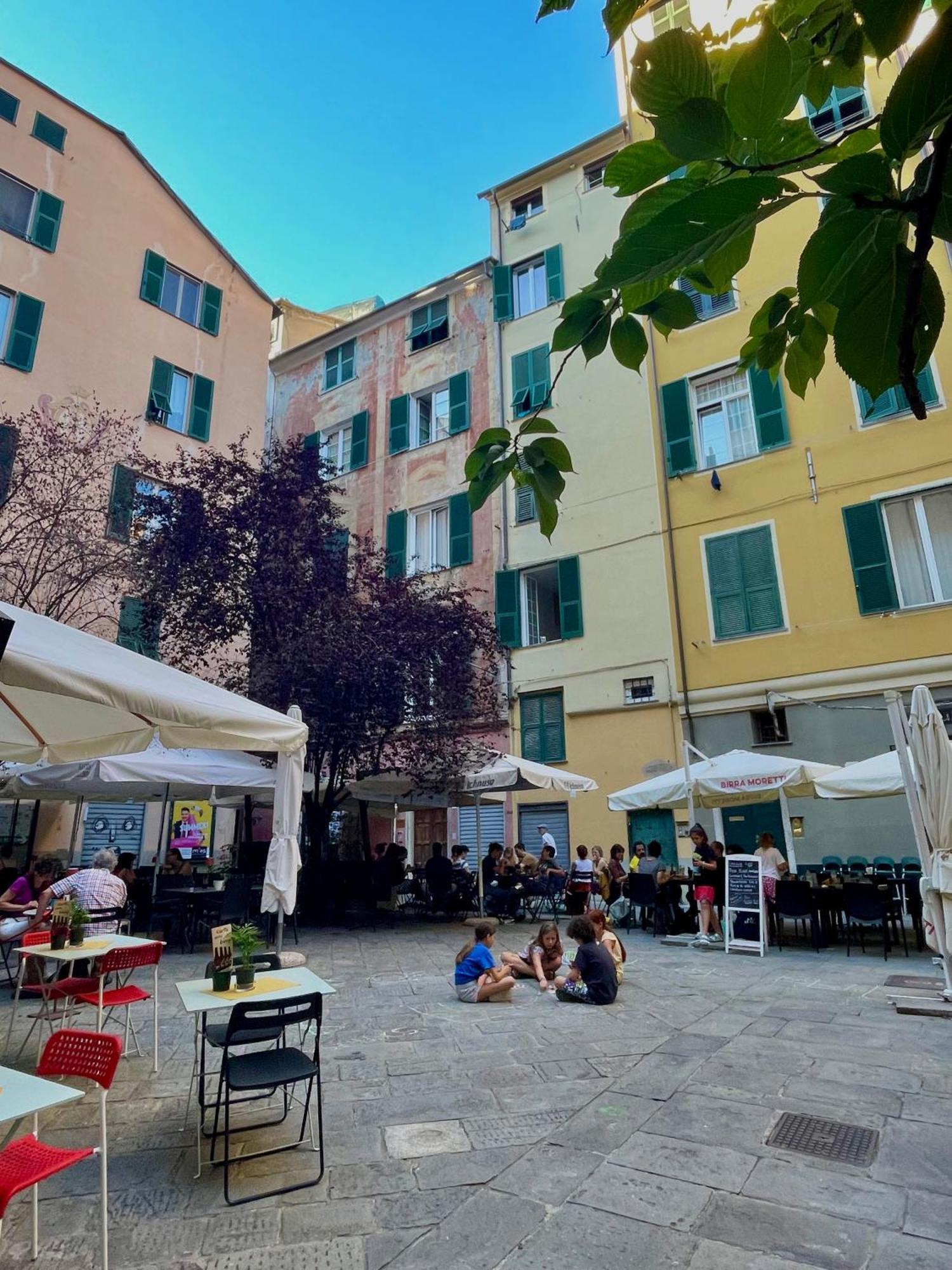 Happy Family Apartments Incantesimo Genova Eksteriør billede